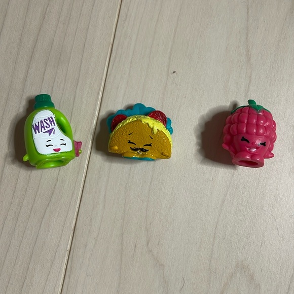 12$ PER 3 SHOPKINS comment what ones you want. - Picture 1 of 10